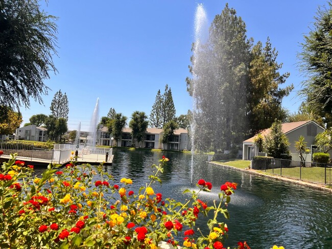 8000 Kroll Way in Bakersfield, CA - Building Photo - Building Photo