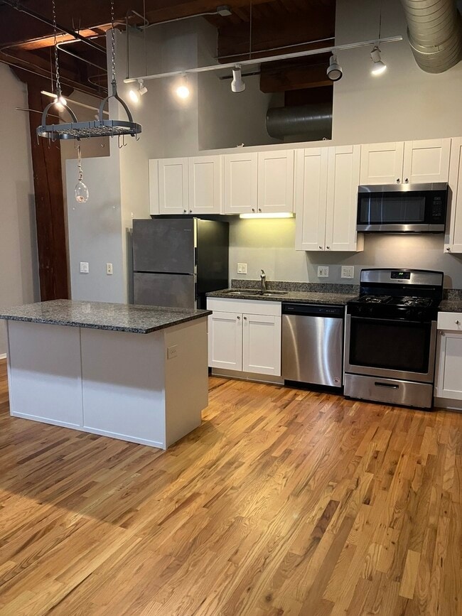 property at 1500 W Monroe St