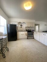 704 NE 4th St in Hallandale Beach, FL - Building Photo