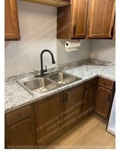 3418 Fenton Rd, Unit #5 in Flint, MI - Foto de edificio - Building Photo