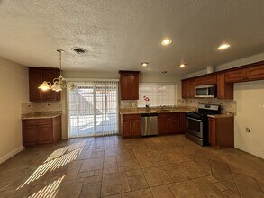 1624 Falmouth Way in Modesto, CA - Building Photo - Building Photo