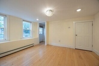 18 Beacon Pl in Melrose, MA - Foto de edificio - Building Photo