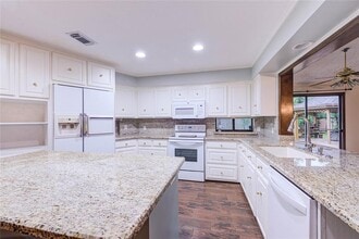 10850 Kirktown Dr in Houston, TX - Building Photo - Building Photo