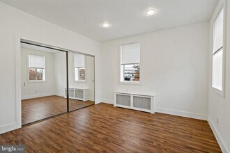 2400 S Hutchinson St in Philadelphia, PA - Building Photo - Building Photo