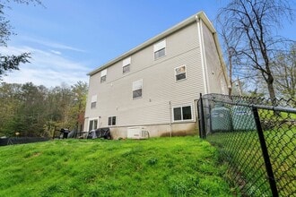368 Chesham Rd in Harrisville, NH - Foto de edificio - Building Photo