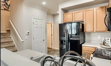 16097 E Elk Pl in Denver, CO - Building Photo - Building Photo