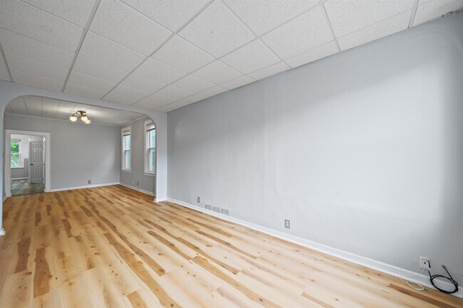 46 Clarke Ave in Jersey City, NJ - Building Photo - Building Photo