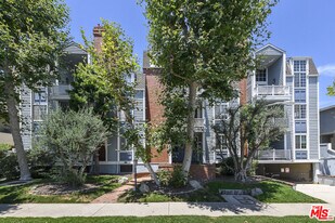 11667 Gorham Ave in Los Angeles, CA - Building Photo