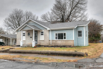 414 N Mineral Ave in Joplin, MO - Building Photo - Building Photo