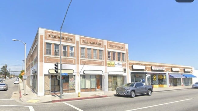 4111 1/2 Gage Ave.
