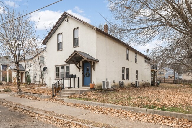 810 4th St S, Unit 1