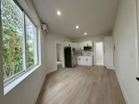 2425 SW 6th St in Miami, FL - Building Photo