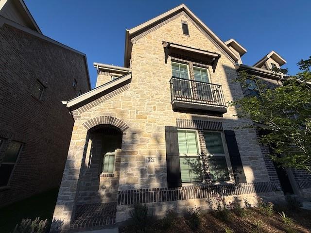 321 Blackthorne Dr