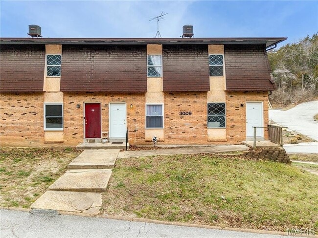 property at 3009 Pembroke Ln