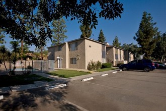 Westchester Place Apartments in Bakersfield, CA - Building Photo - Building Photo