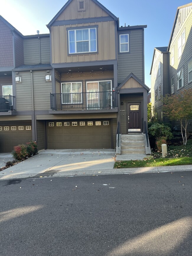 10925 SW Briarwood Pl in Tigard, OR - Building Photo - Building Photo