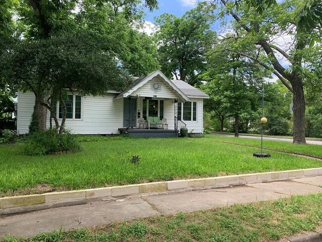 1515 Karen Ave