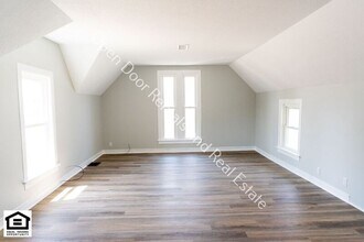 109 1/2 E Broad St in Angola, IN - Building Photo - Building Photo