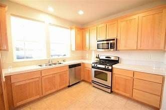2527 N Village Dr in Santa Rosa, CA - Building Photo - Building Photo