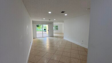 4068 Eastridge Dr in Pompano Beach, FL - Building Photo - Building Photo