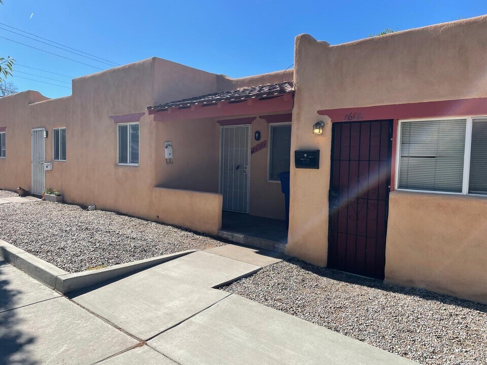 402 Columbia Dr SE in Albuquerque, NM - Building Photo