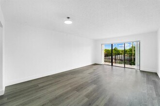 650 NE 149th St in North Miami, FL - Building Photo - Building Photo