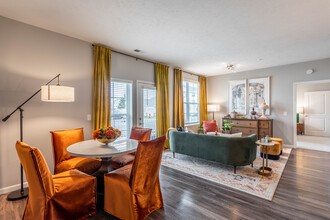 Sheldon Park in Columbus, OH - Building Photo - Interior Photo