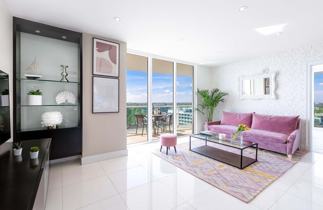 2889 McFarlane Rd in Miami, FL - Building Photo