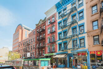 231 Sullivan St in New York, NY - Building Photo - Building Photo