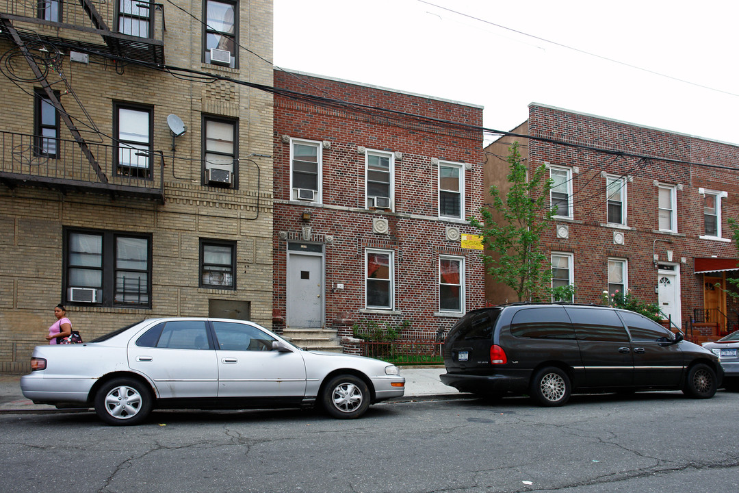 1330 Manor Ave in Bronx, NY - Building Photo