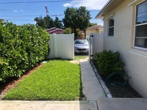 55 NW 33rd St, Unit 55 in Miami, FL - Building Photo - Building Photo