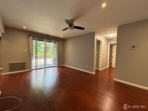 219 Sierra Ct in Woodbridge, NJ - Building Photo - Building Photo