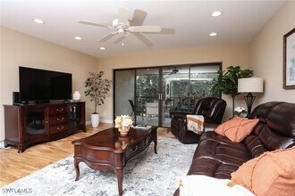 1760 Bald Eagle Dr in Naples, FL - Foto de edificio - Building Photo