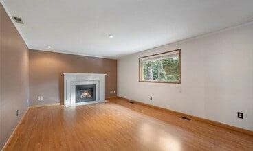 5708 204th St Ct E in Spanaway, WA - Foto de edificio - Building Photo