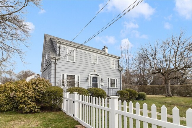 67 Harrison Ave in Newport, RI - Building Photo - Building Photo