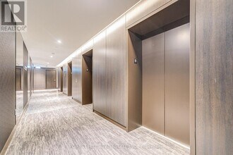 11 Yorkville Ave in Toronto, ON - Building Photo - Building Photo