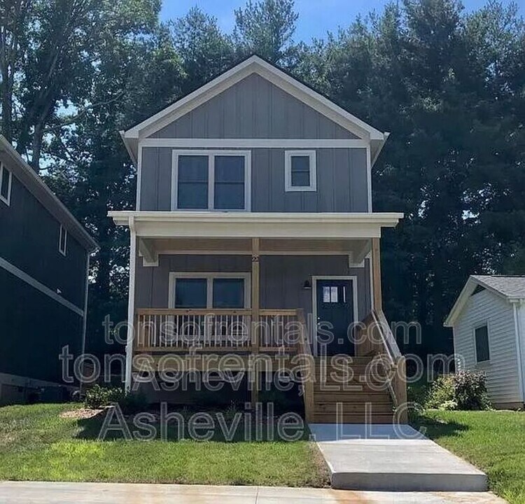 22 Cedar St in Asheville, NC - Building Photo