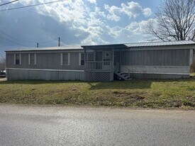 467 Vanzant Rd in Lily, KY - Building Photo