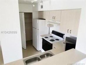 631 SW 111th Ln-Unit -301 in Pembroke Pines, FL - Building Photo - Building Photo