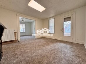 1326 E 9th St in Des Moines, IA - Building Photo - Building Photo