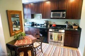 110 Charles St-Unit -Apt 4 in Boston, MA - Building Photo - Building Photo