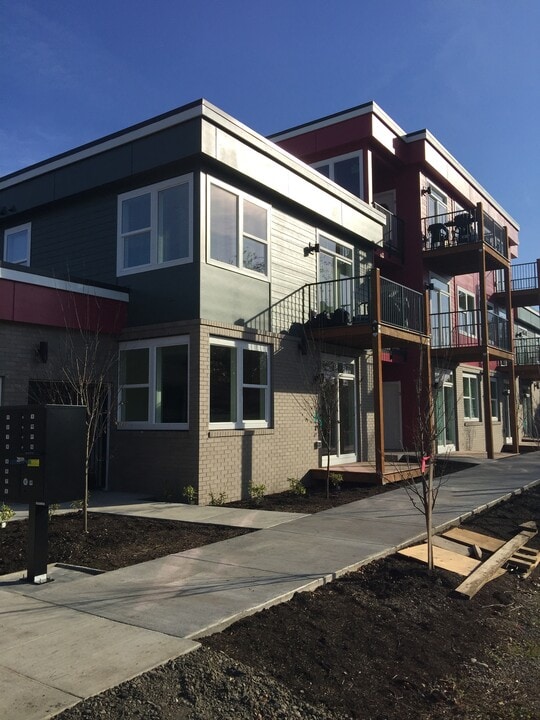8852 SE Ellis St, Unit 7 in Portland, OR - Building Photo