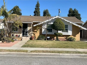 21102 Dalaman Ave in Lakewood, CA - Building Photo - Building Photo