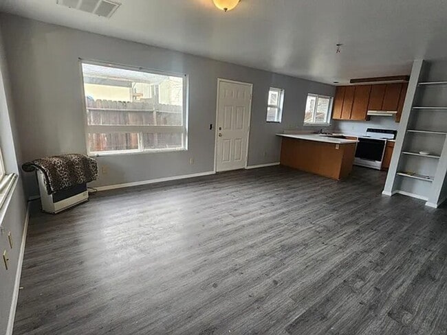 690 S 1st St in Dunsmuir, CA - Building Photo - Building Photo