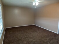 102 Edwards Apt 29 St in Del Rio, TX - Foto de edificio - Building Photo