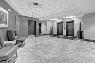 5 Douglas St in Guelph, ON - Building Photo - Building Photo