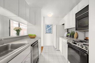 2 S End Ave in New York, NY - Building Photo - Building Photo