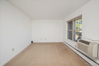 501 Maplewood Gardens in Nanuet, NY - Building Photo - Building Photo