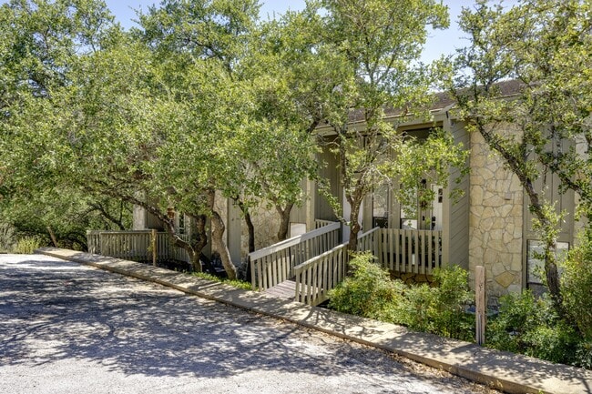 801D Grassy Knoll in Horseshoe Bay, TX - Building Photo - Building Photo
