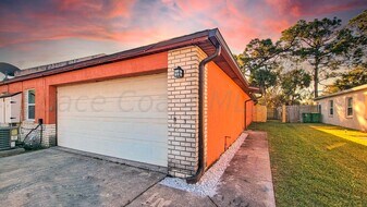 318 Sun Dial Ct in Cocoa, FL - Building Photo
